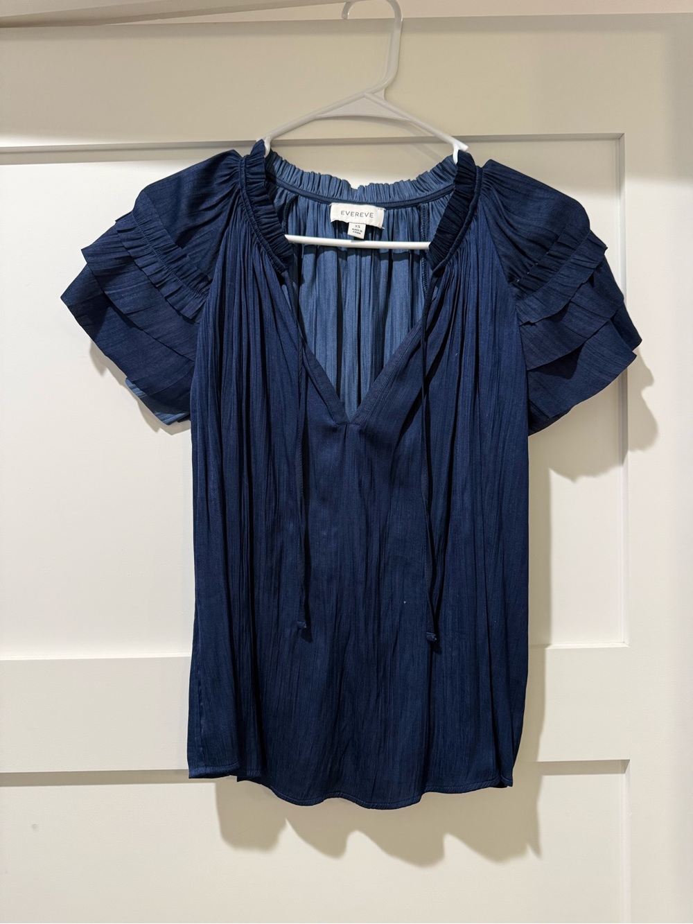 Evereve Navy Pleated Short-Sleeve V-Neck Blouse